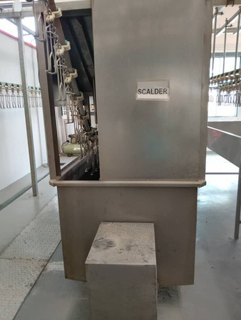 Unit rendaman panas industri di kilang pemprosesan ayam halal AKR Smart Poultry, Semenyih Selangor